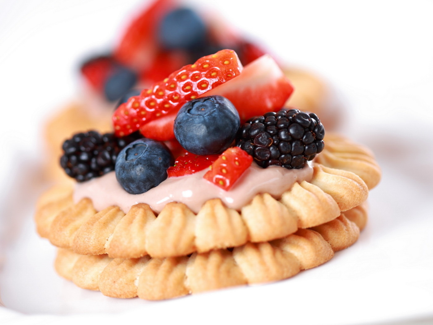 Пирожное с ягодами