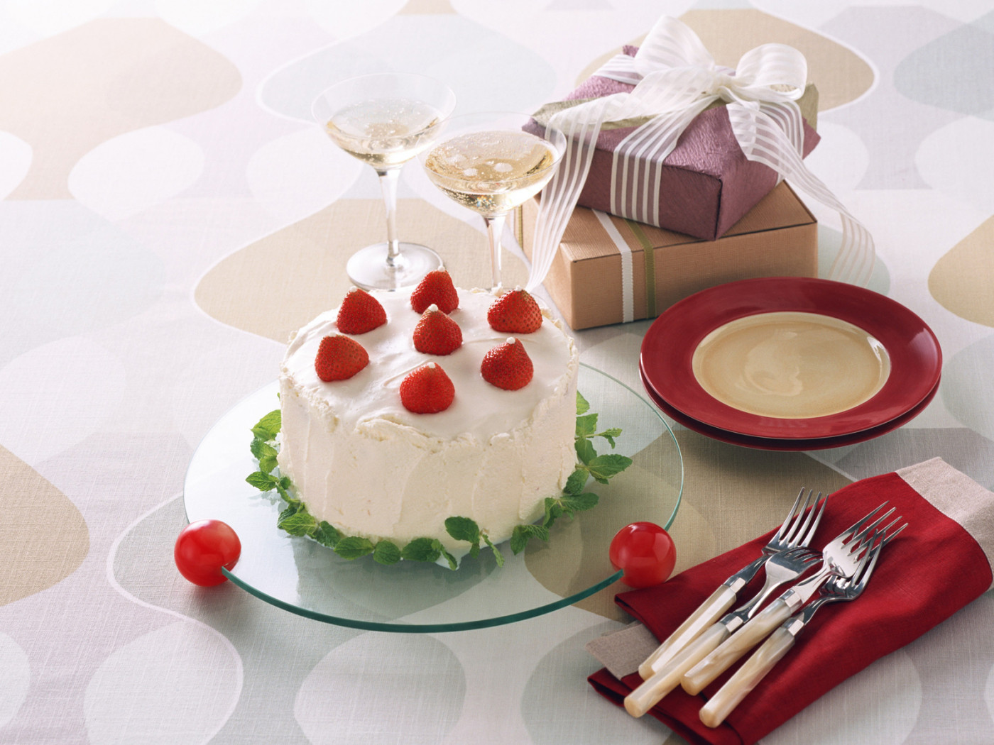 Торт с клубникой