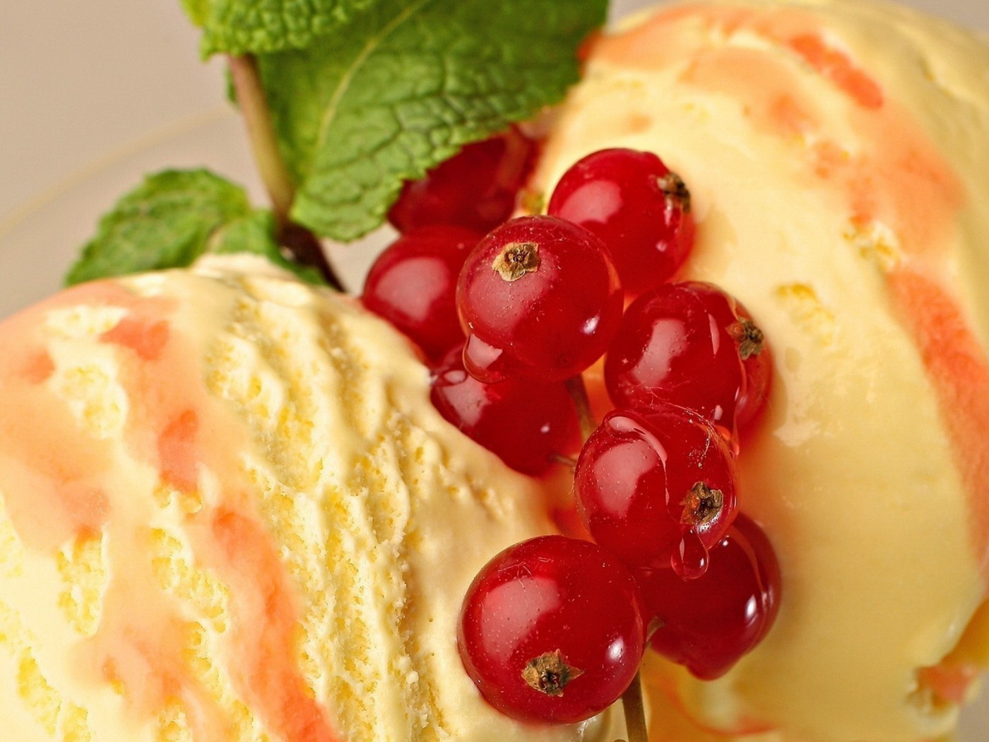 Мороженое со смородиной