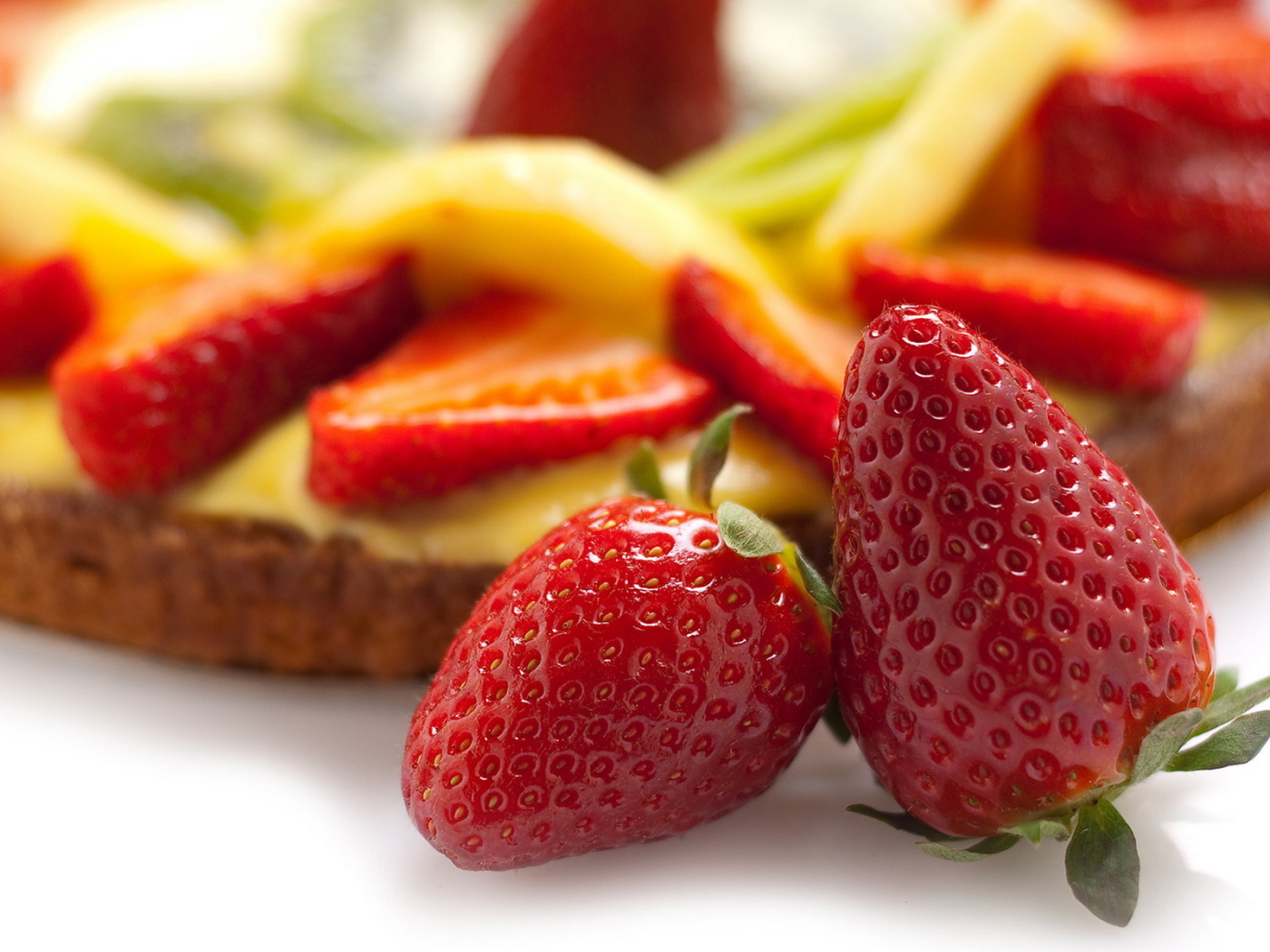 Бутерброды с клубникой