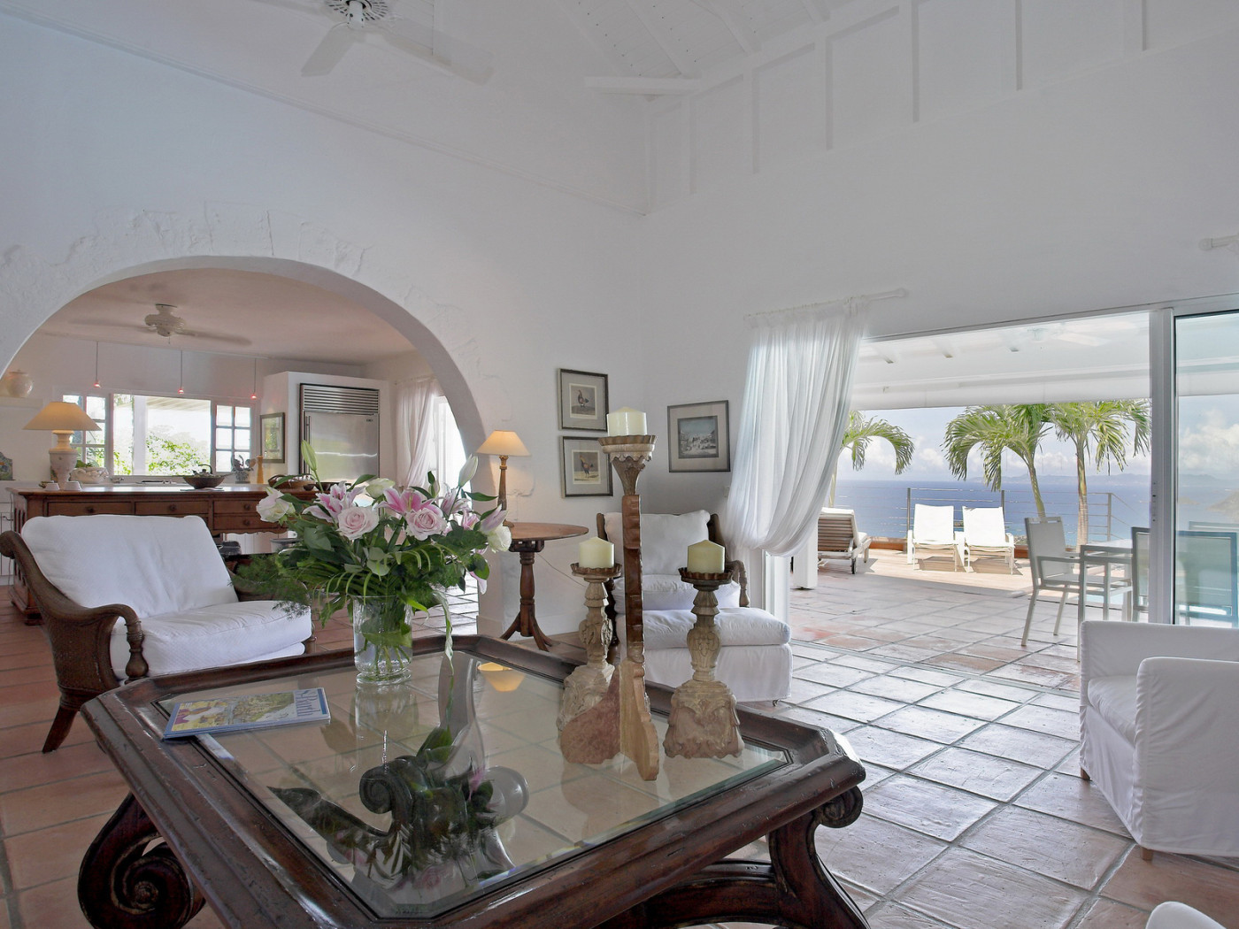 Гостиная и веранда