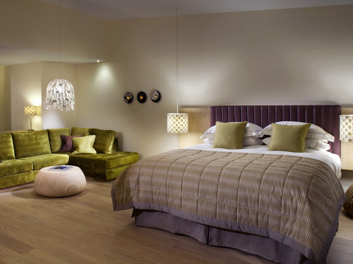 Просторная спальня