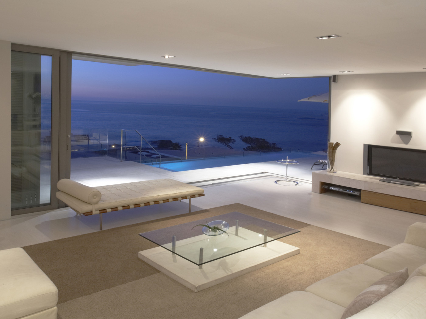 Комната с видом на море