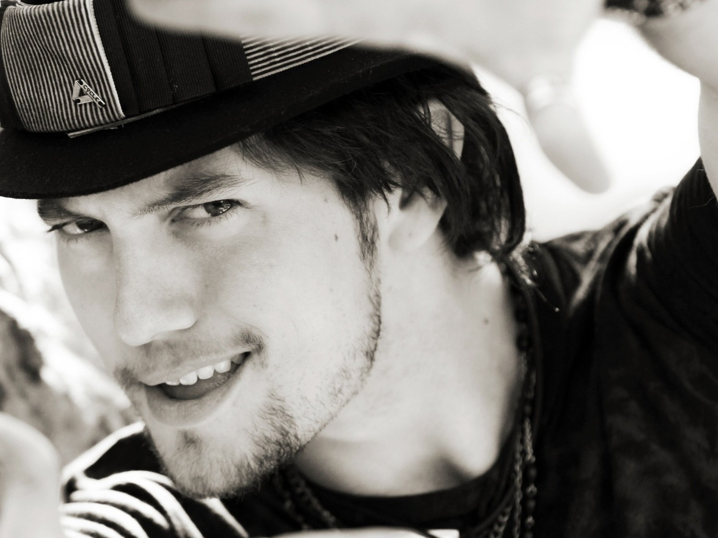 Jackson Rathbone и шляпа