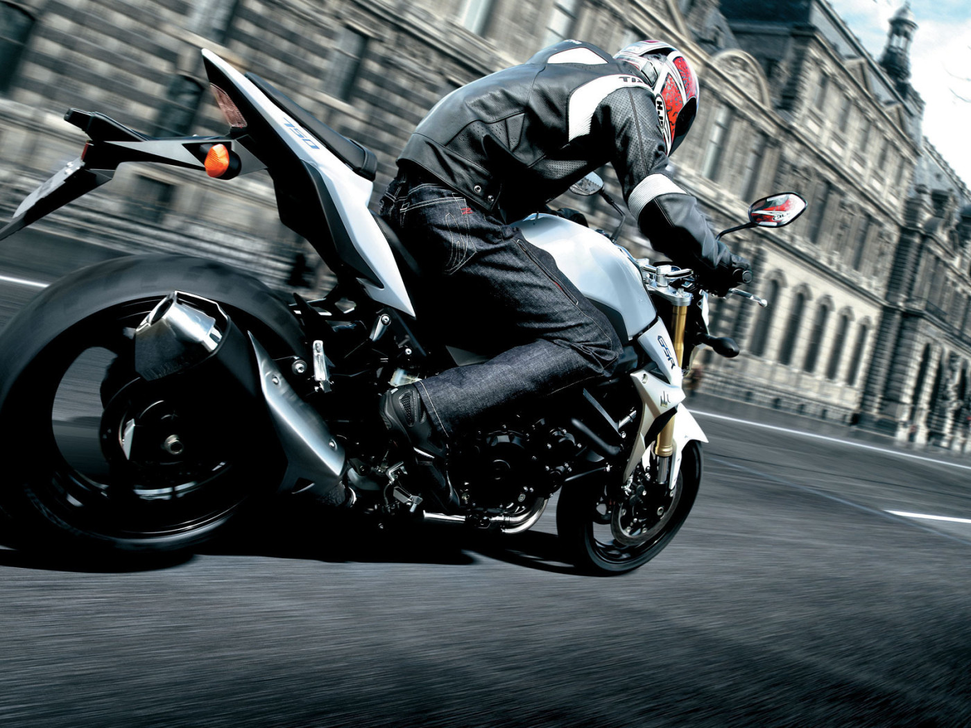 мотоцикл Suzuki GSR 750