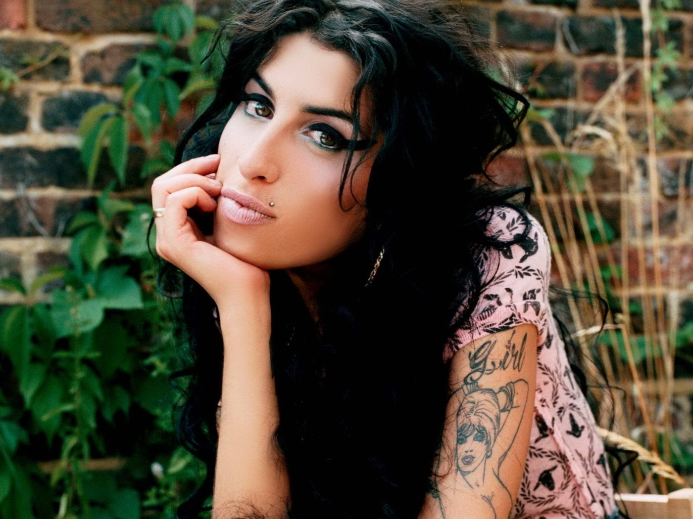 mysterious eyes Amy Winehouse