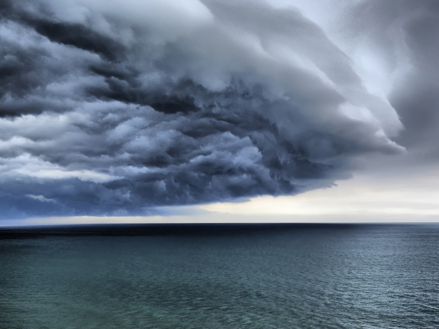 Гроза над морем