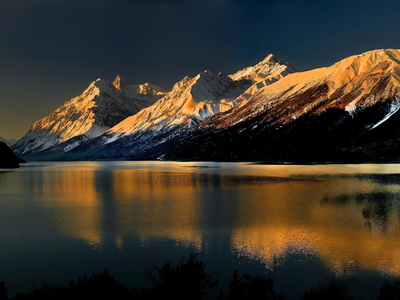 Горы и речка