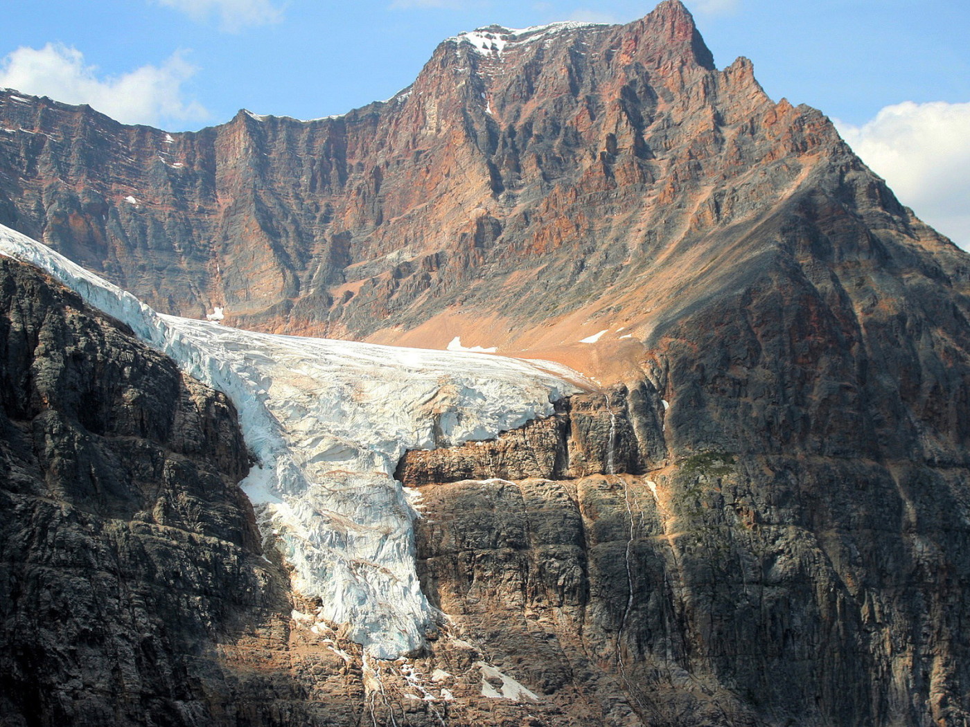 Снег в горах