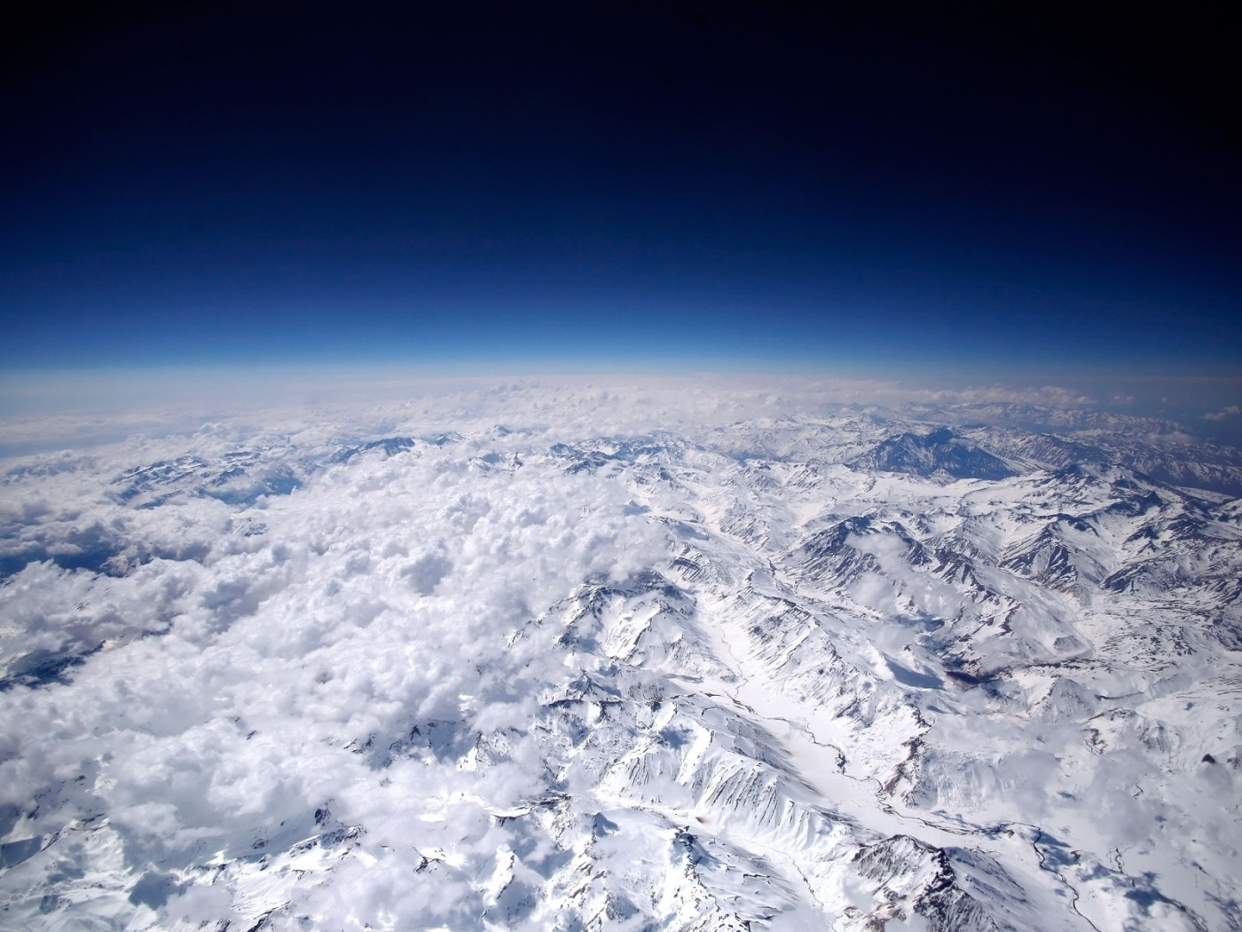 Вид сверху на горы