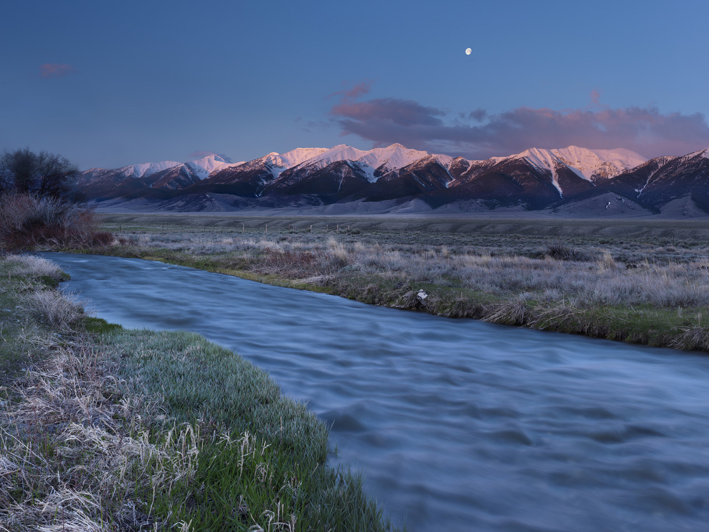 Горы на горизонте