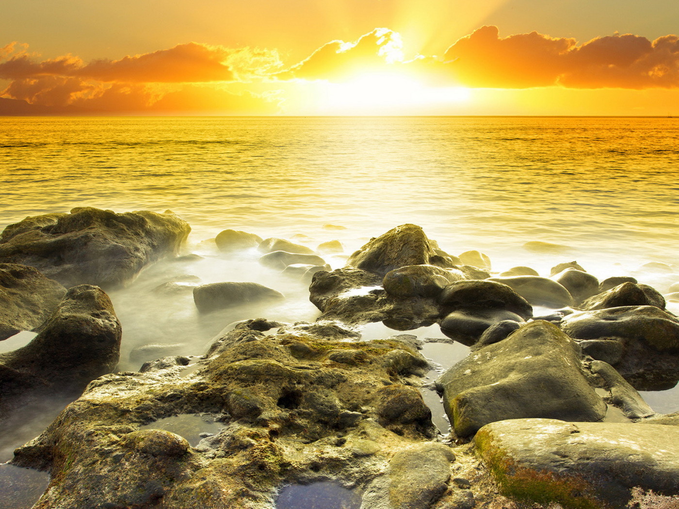 Прибрежные камни