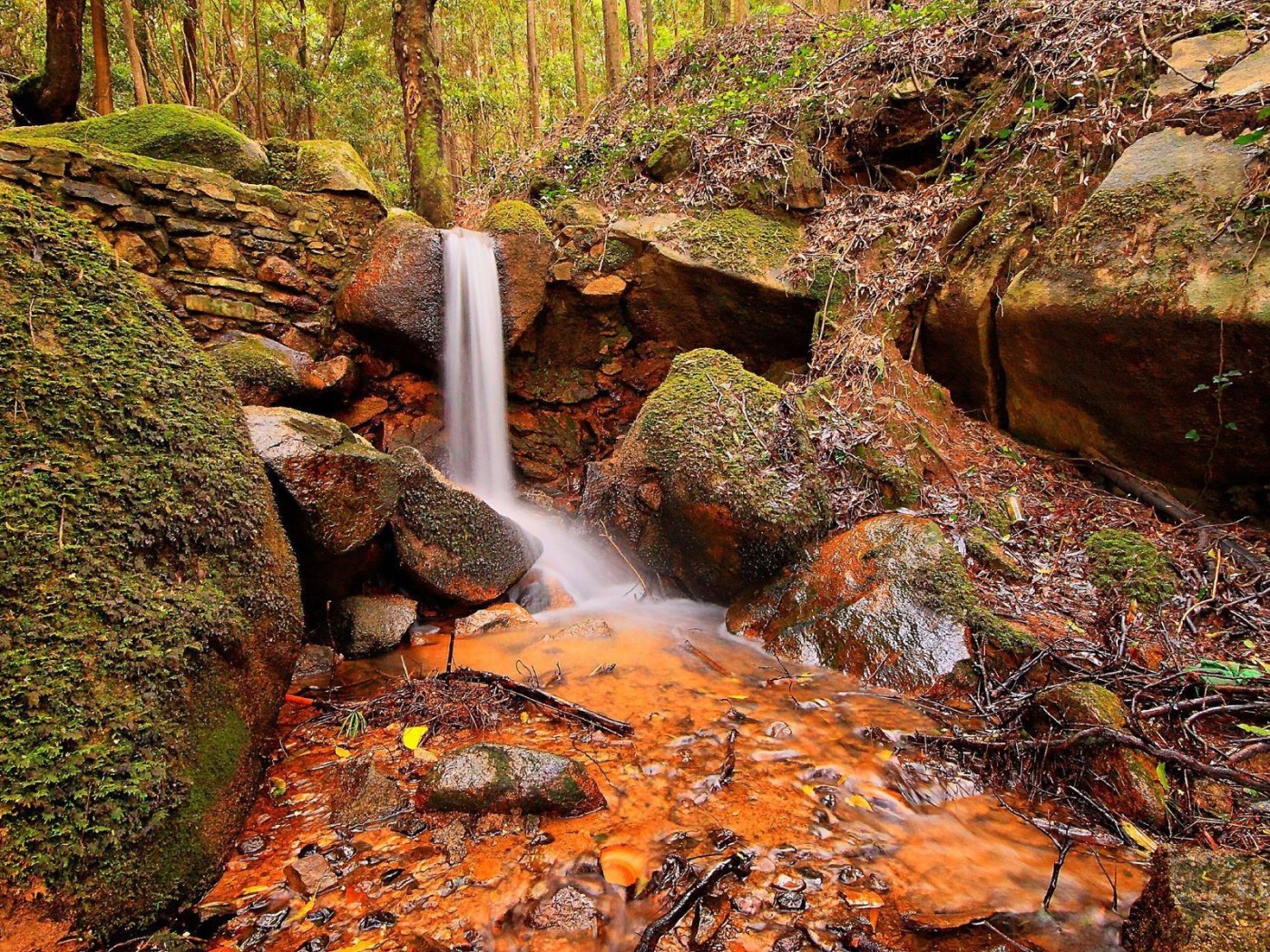 Ручей и камни