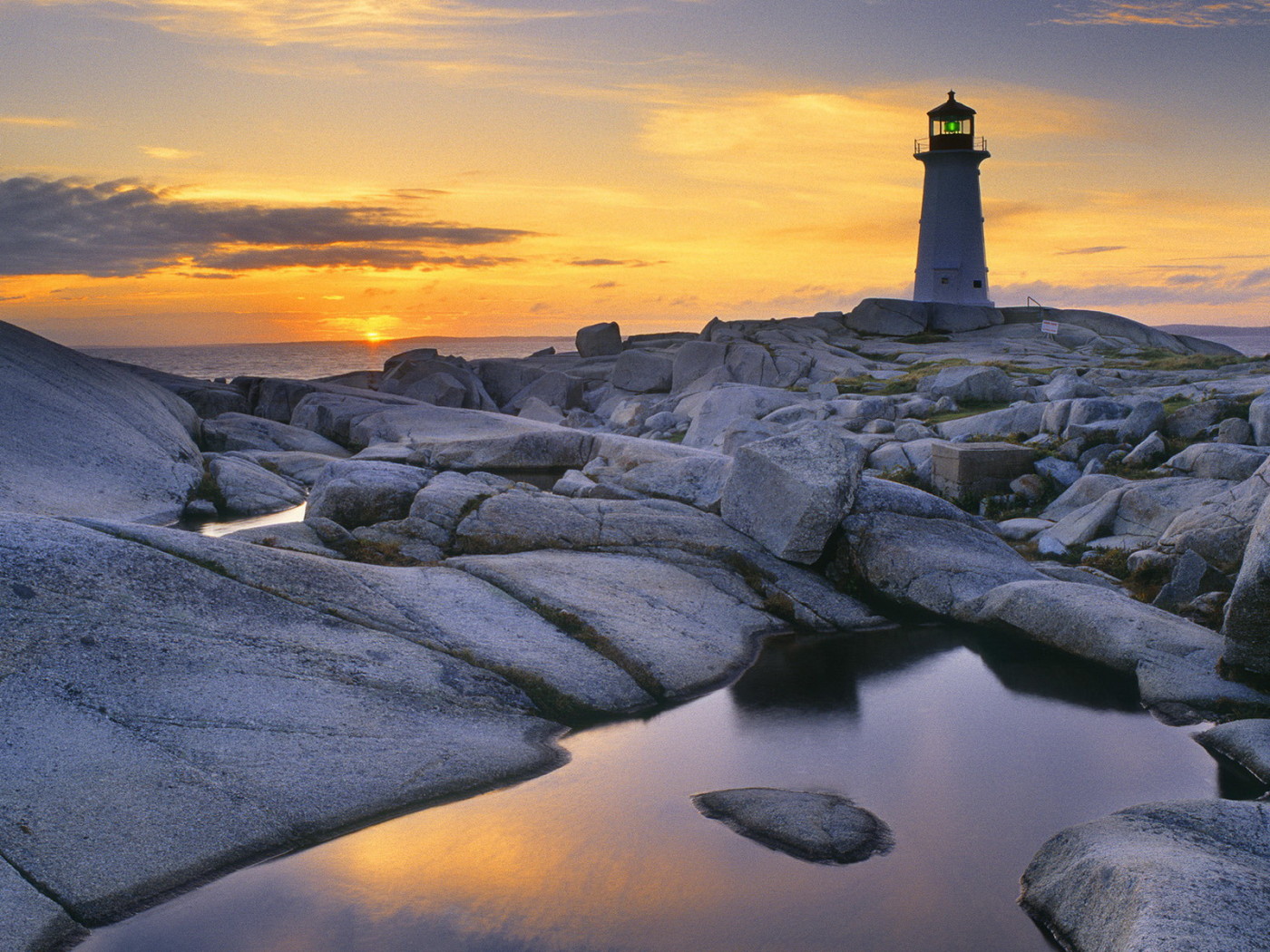 Одинокий маяк