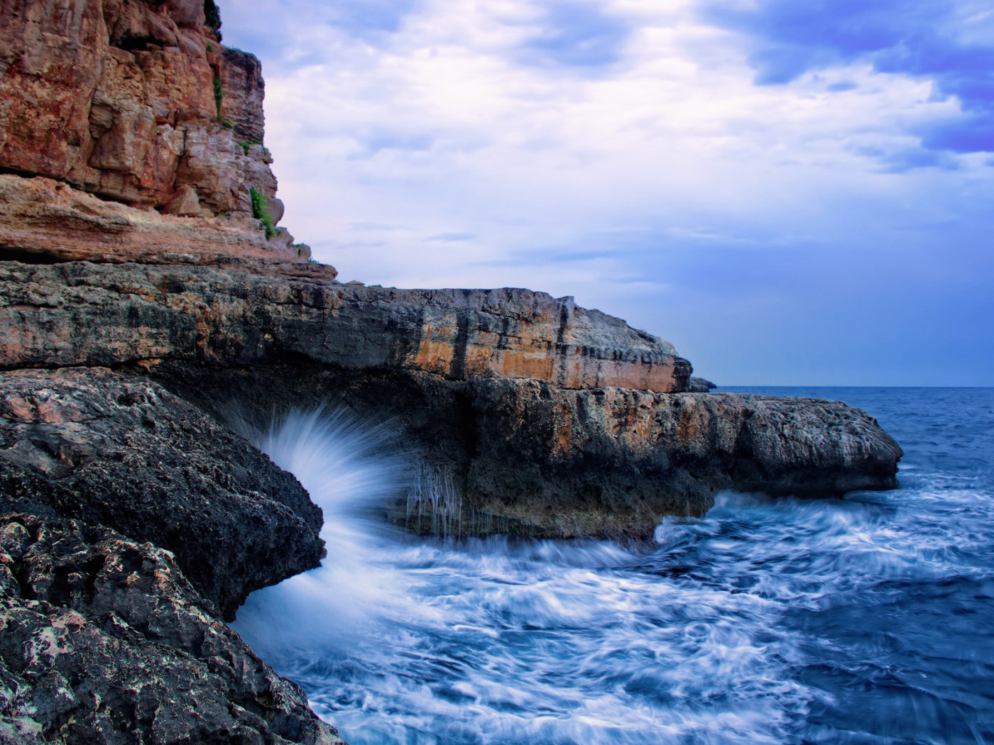 Каменный берег