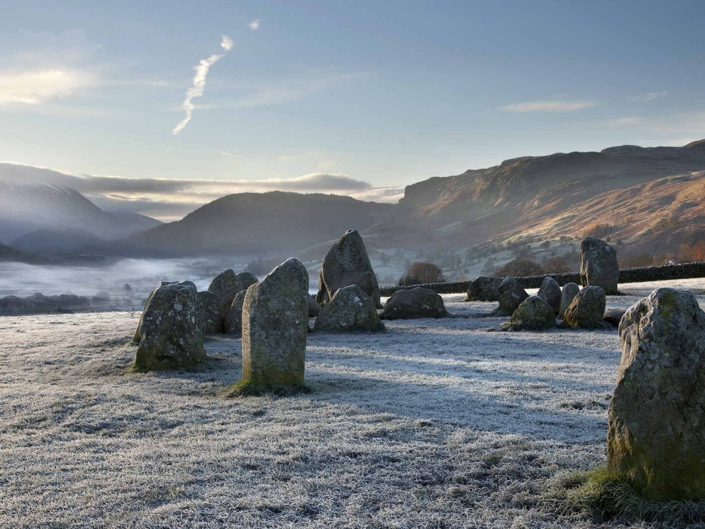 Камни на склоне
