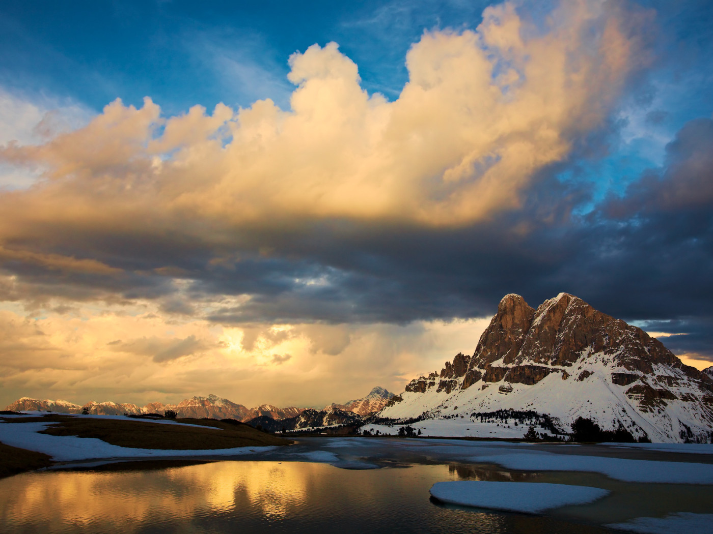 Горное озеро