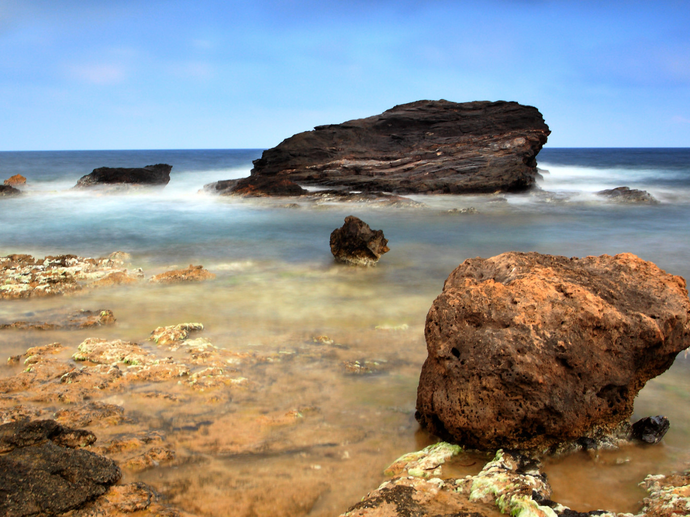 Камни над водой