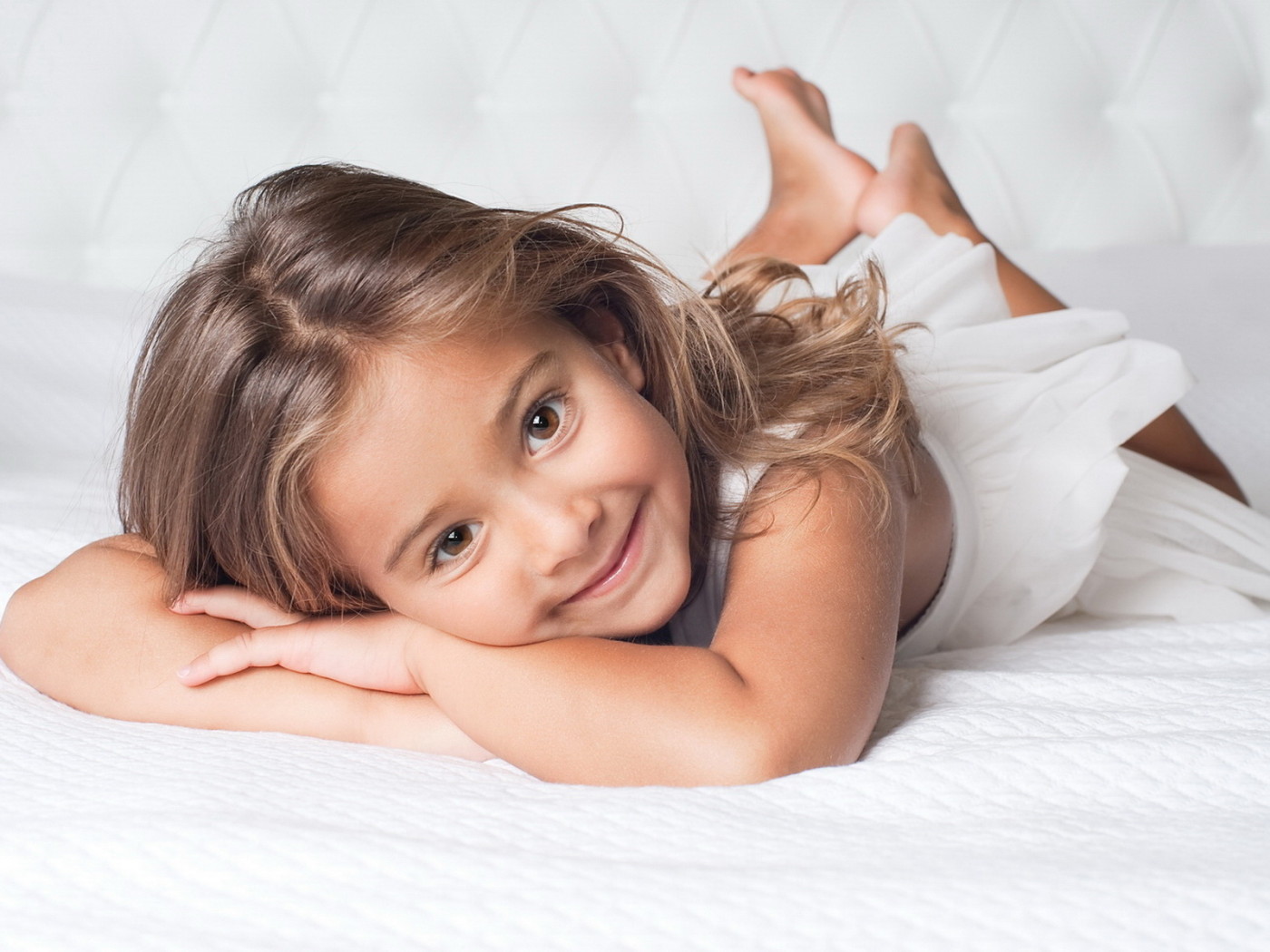 Улыбающаяся девочка