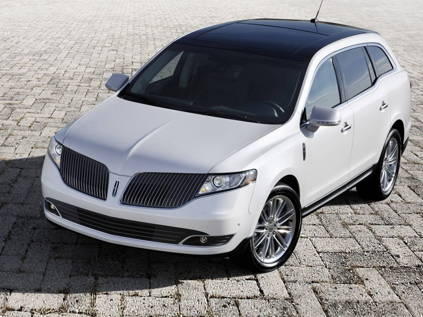 Lincoln-MKT-Static