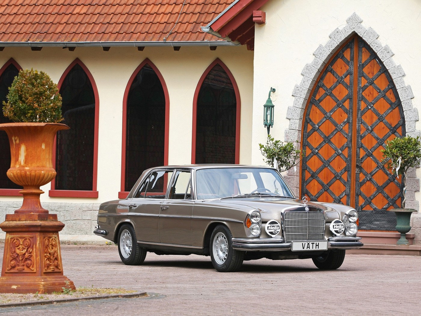 Mercedes Benz 300 SEL