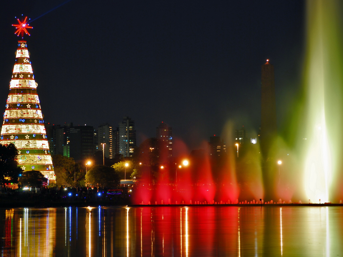 Новогодняя елка в городе