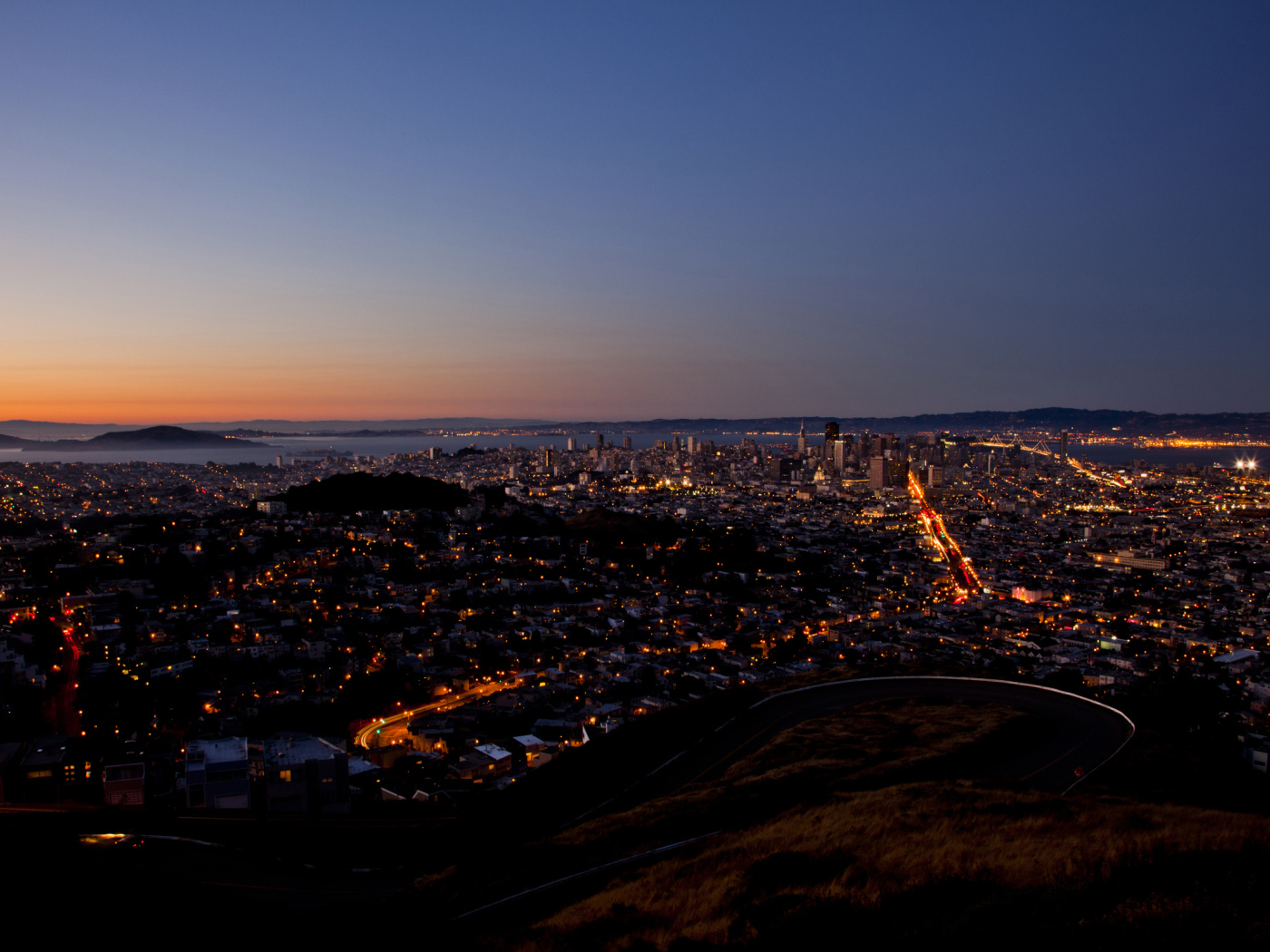 Вечерний город