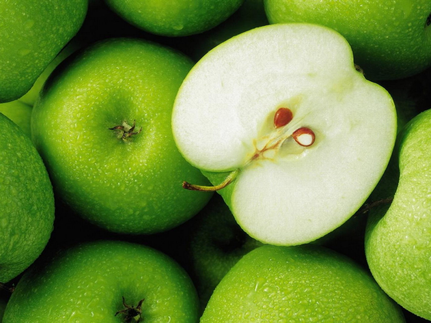 Зеленые яблоки