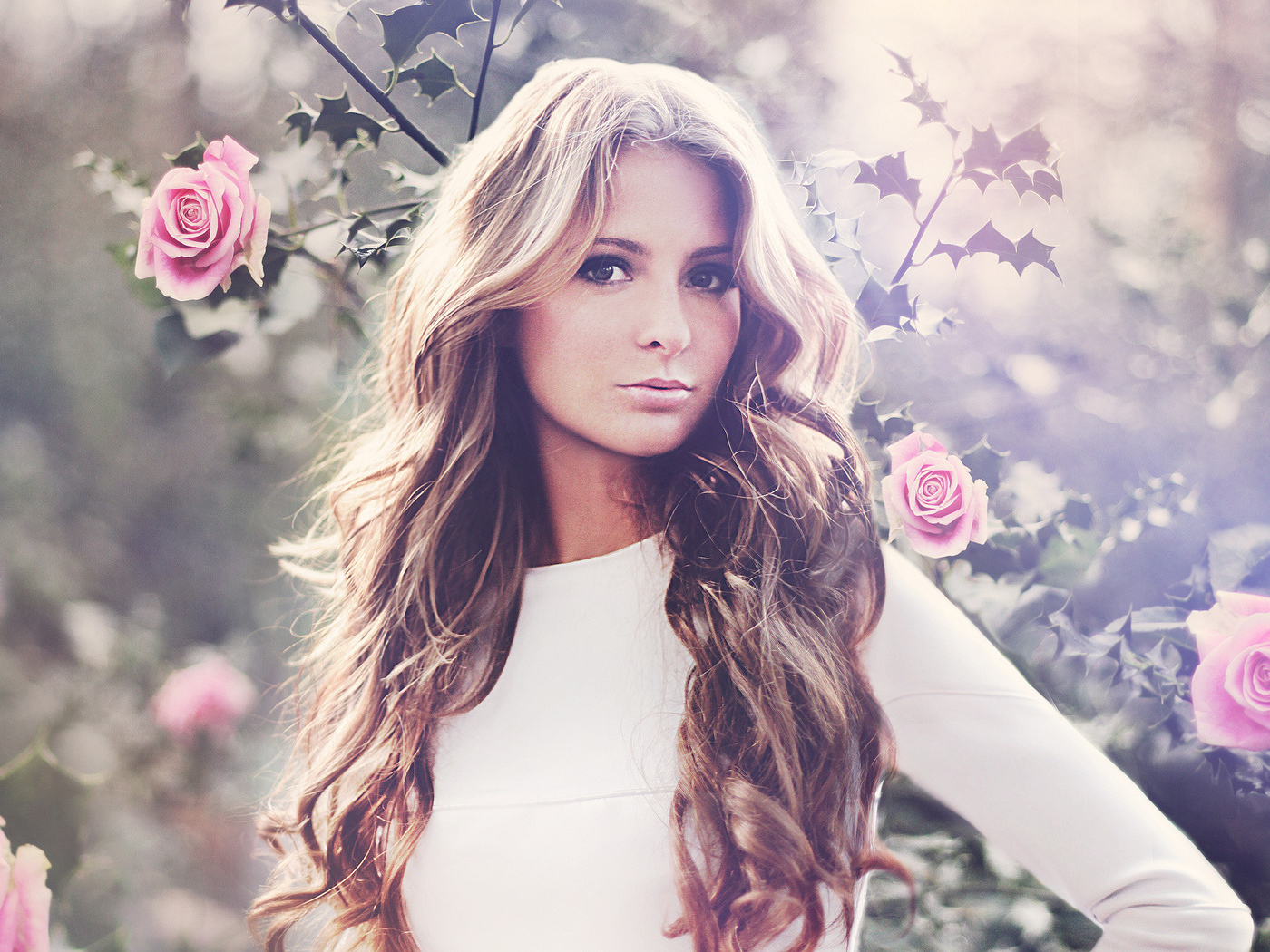 Красавица в розах