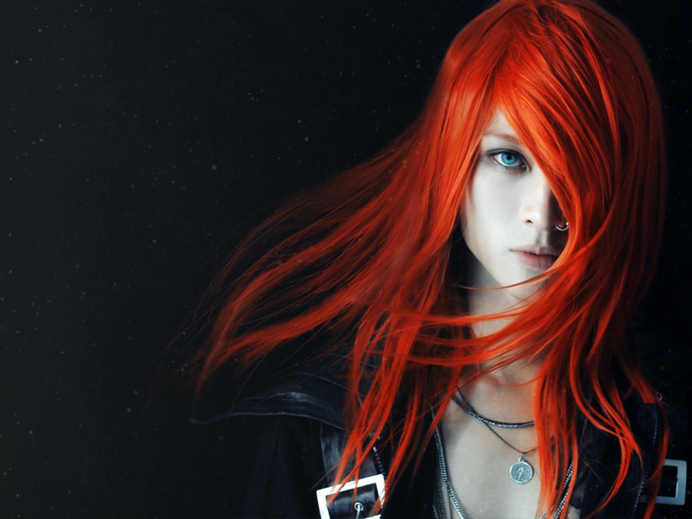 Красноволосая