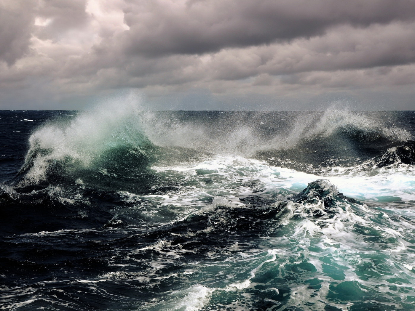 Неспокойное море