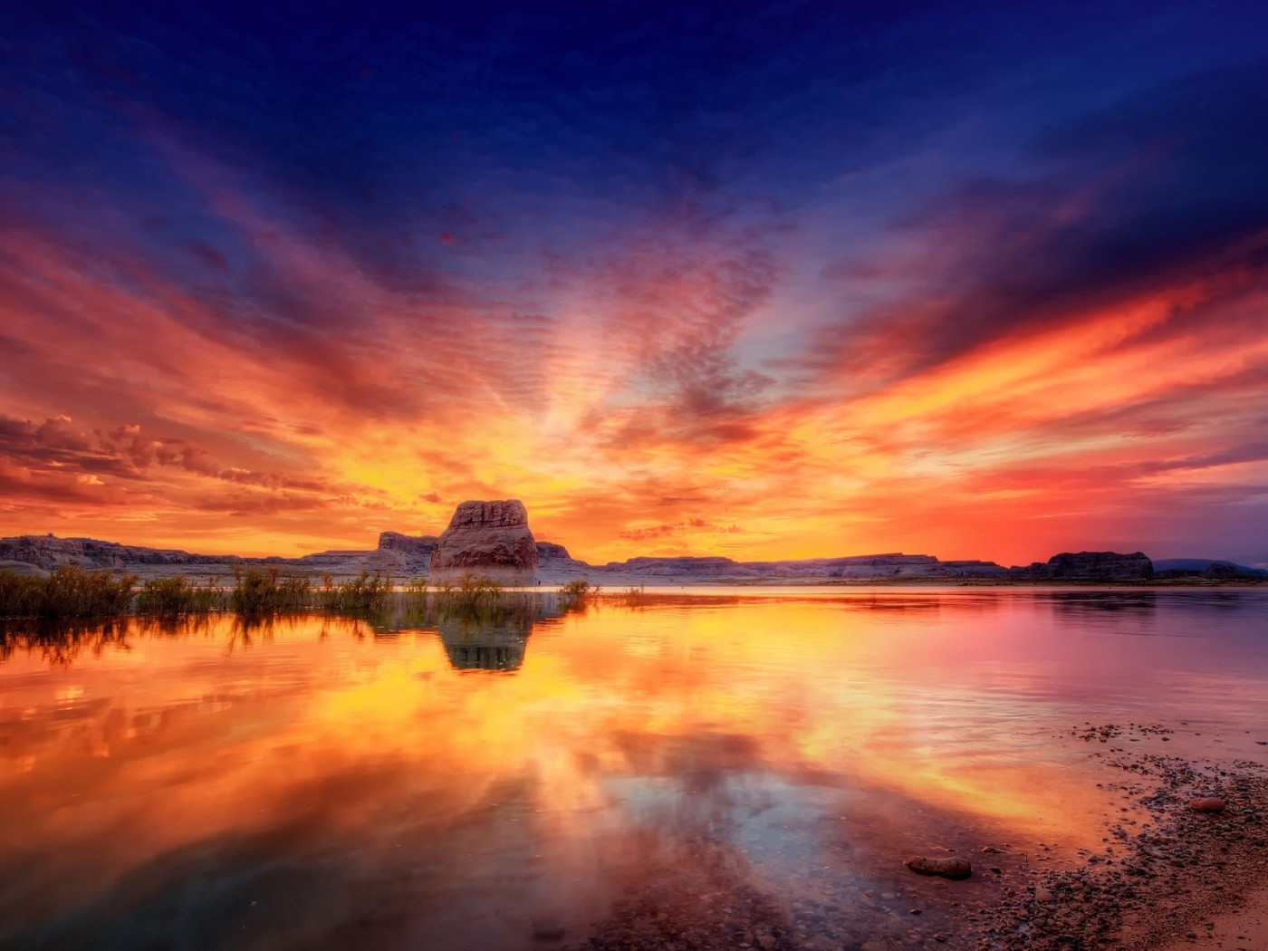 Закат на озере