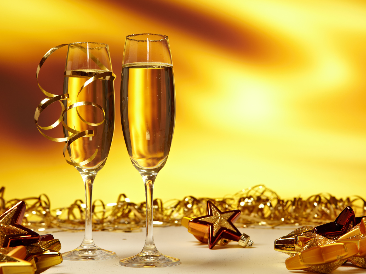 Бокалы с шампанским