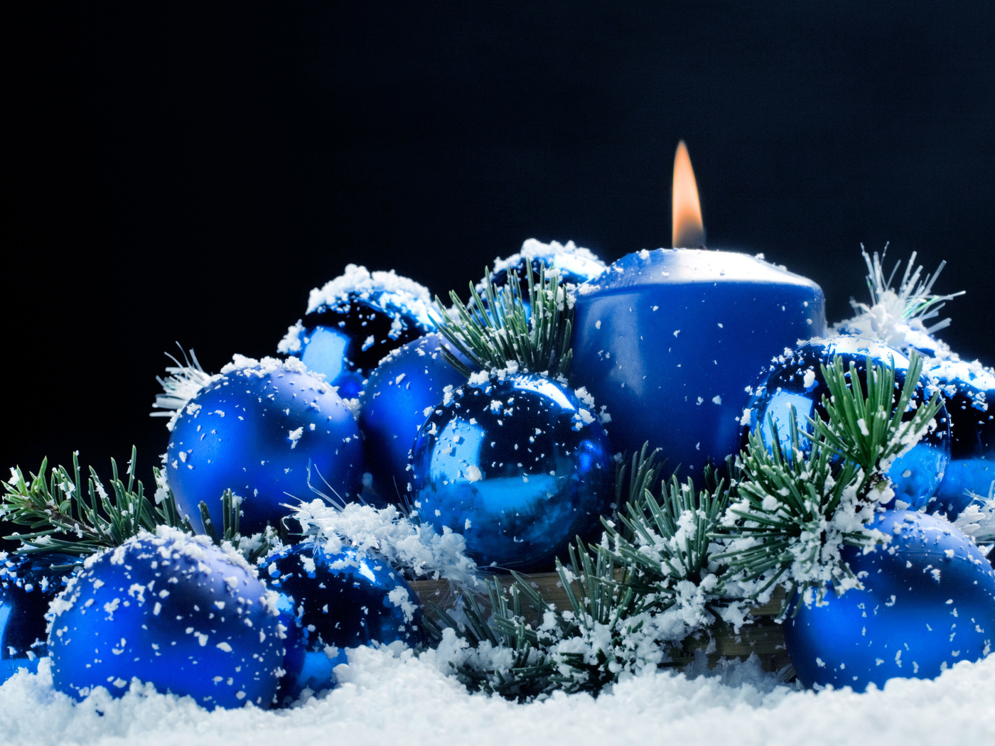 Новогодняя свеча