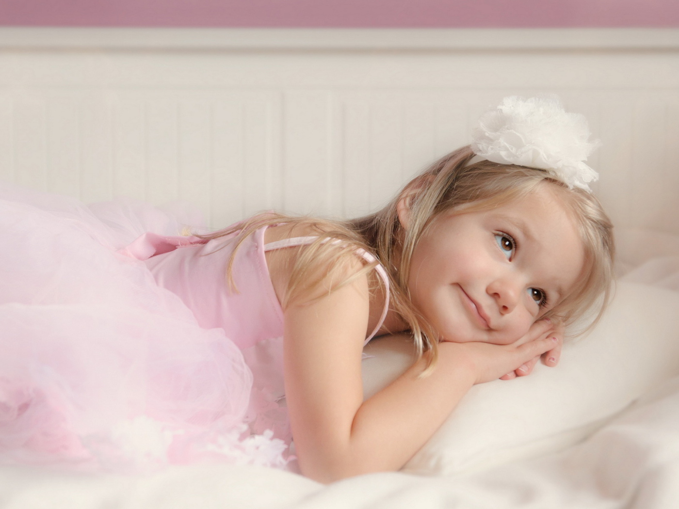 Девочка с бантиком