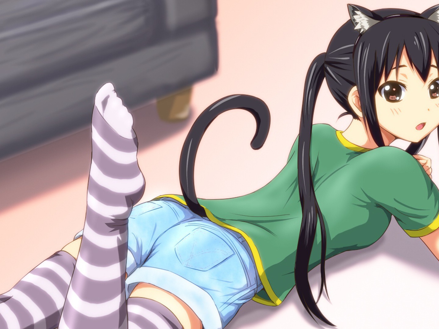 Девочка с ушами и хвостом