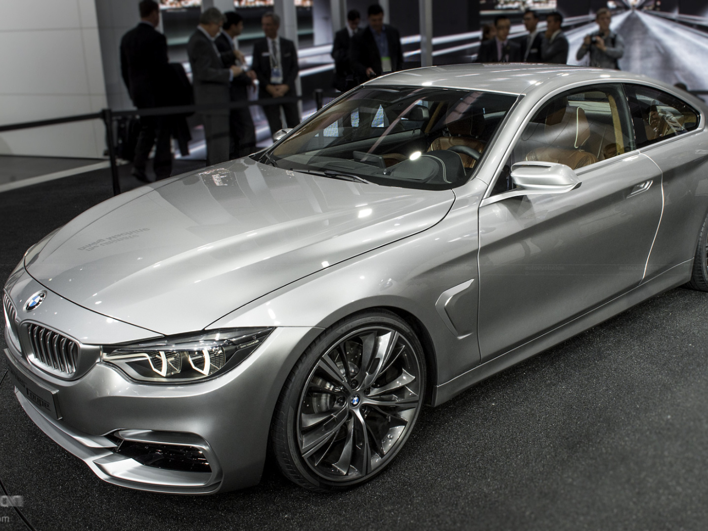 Серебряная BMW M4