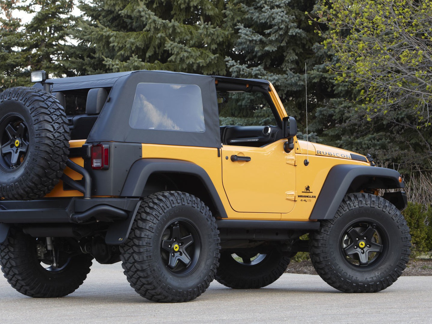 Jeep Wrangler желтый