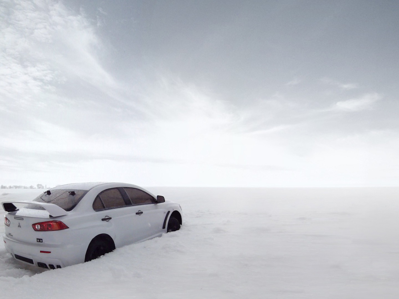 Митсубиси Evo X в снегу