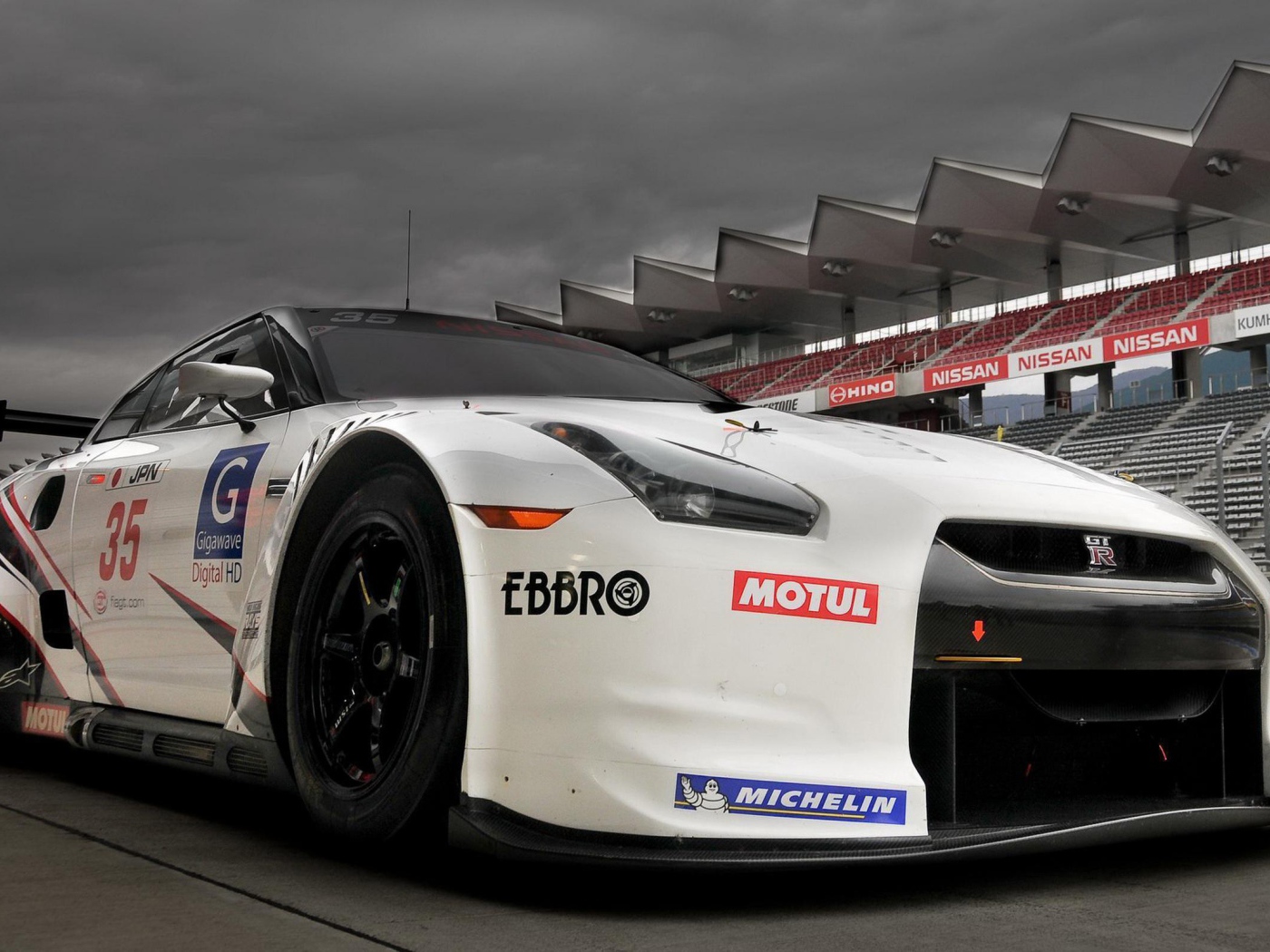 Автомобиль Нисан GTR