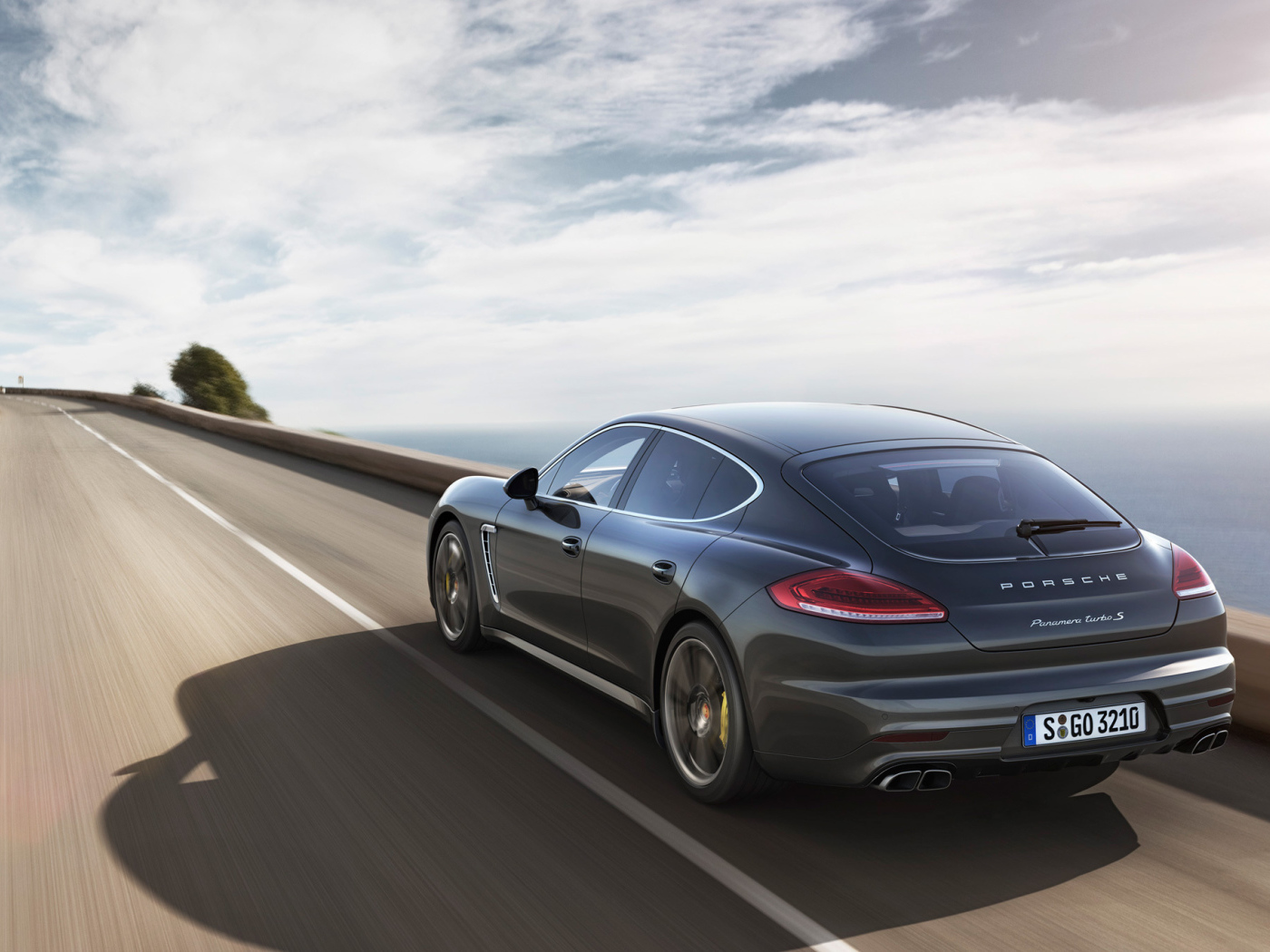  Porsche Panamera Turbo S 2014 с зади