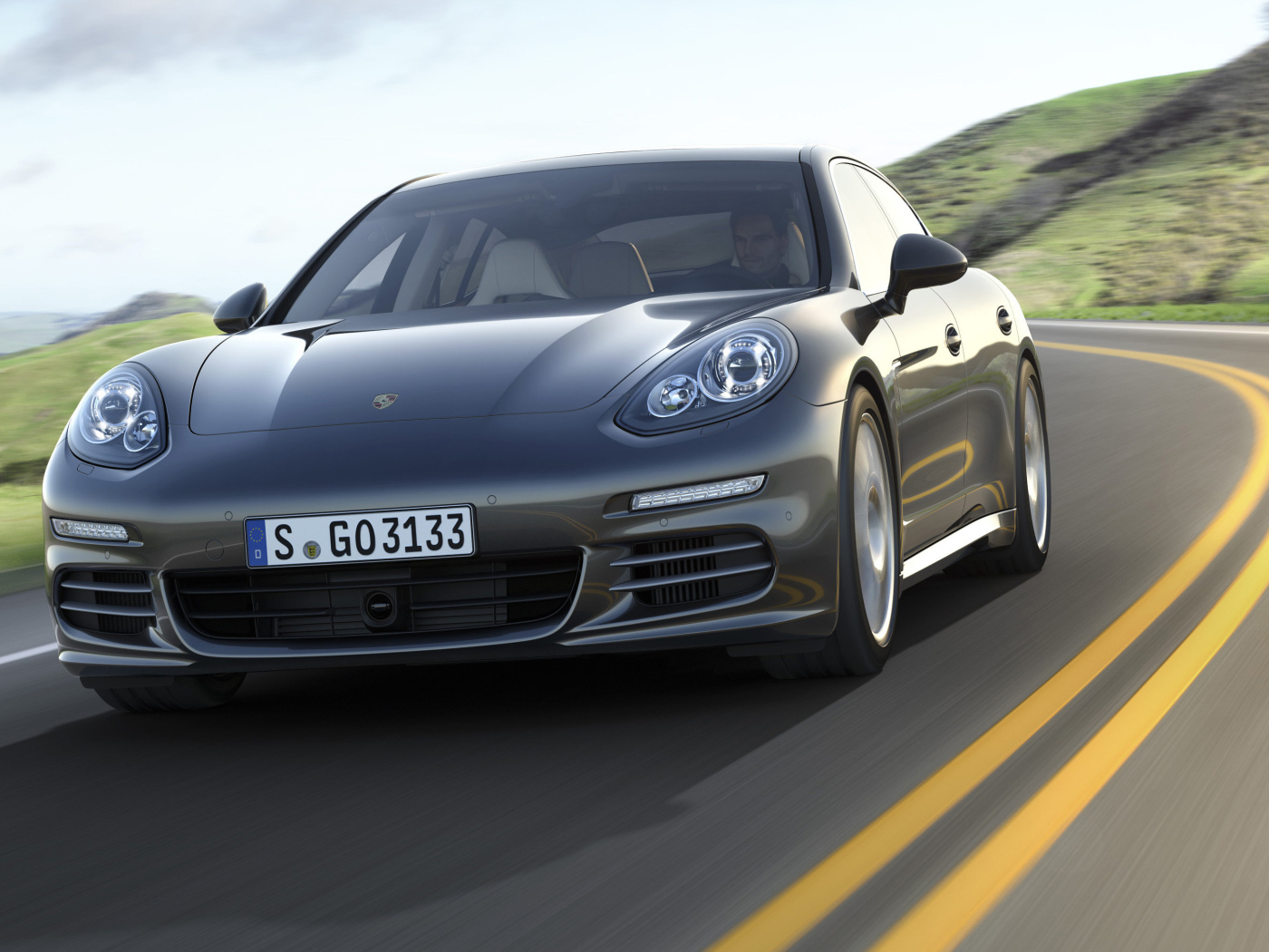 Porsche Panamera Turbo S 2014 на шоссе