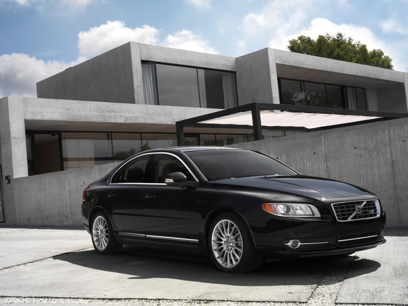 Черный Volvo S80