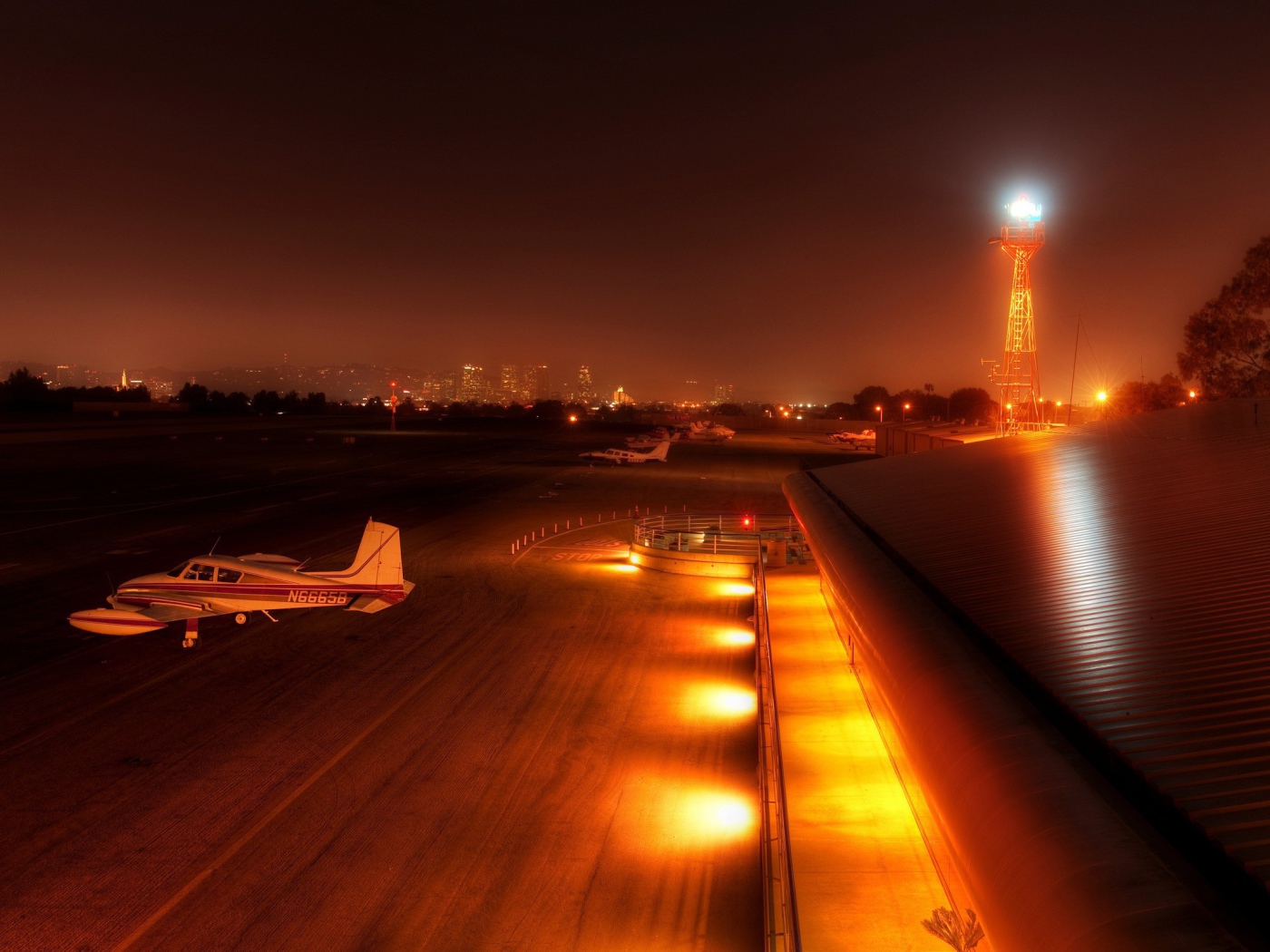 Ночной аэропорт