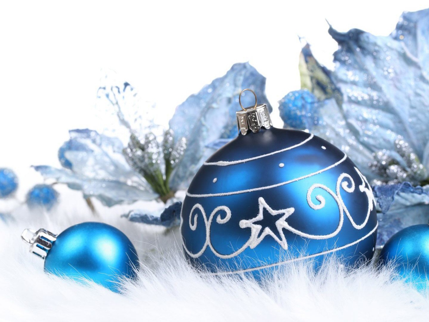 Голубые украшения на рождество