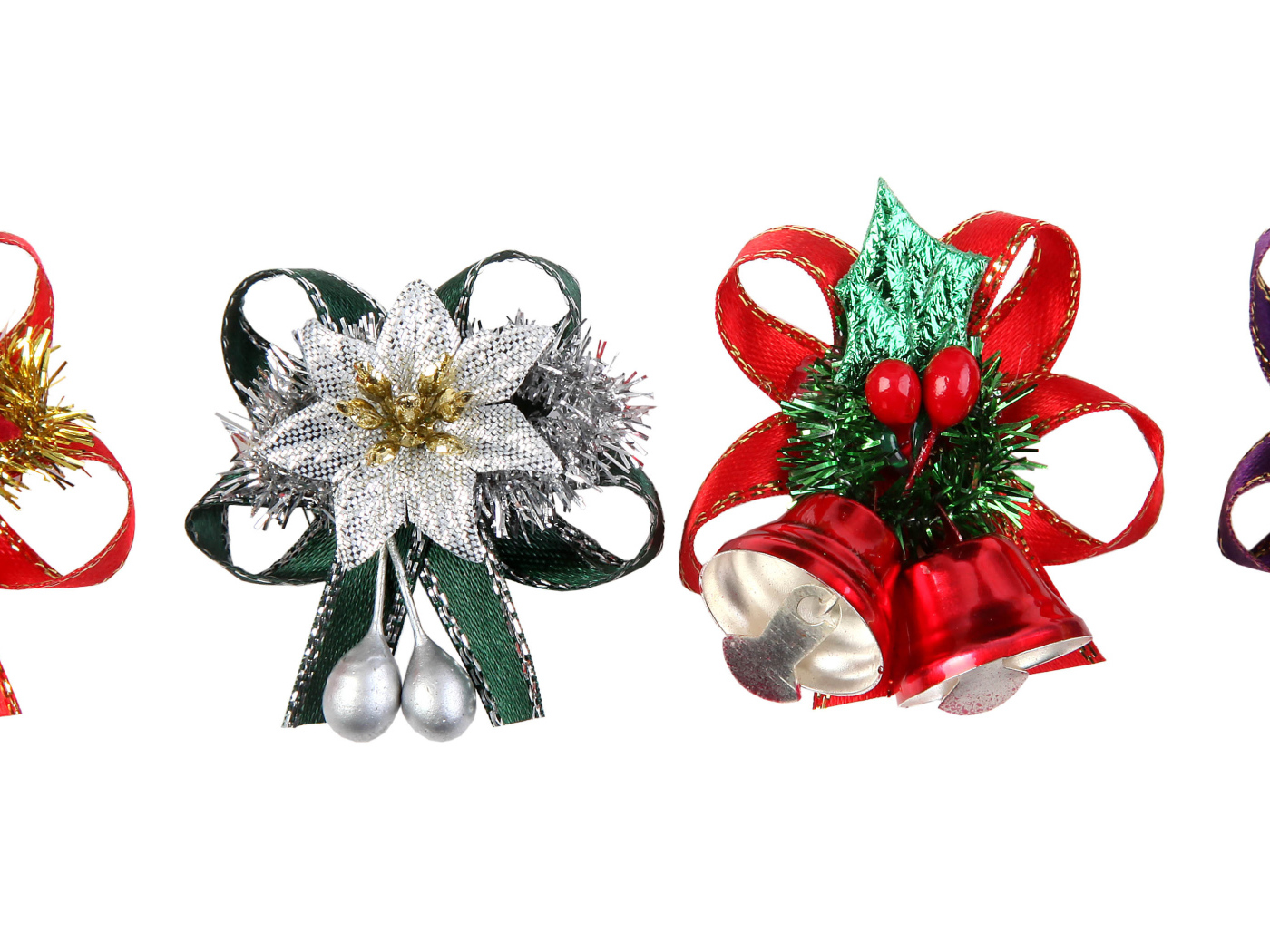 Разные декорации на белом фоне на рождество