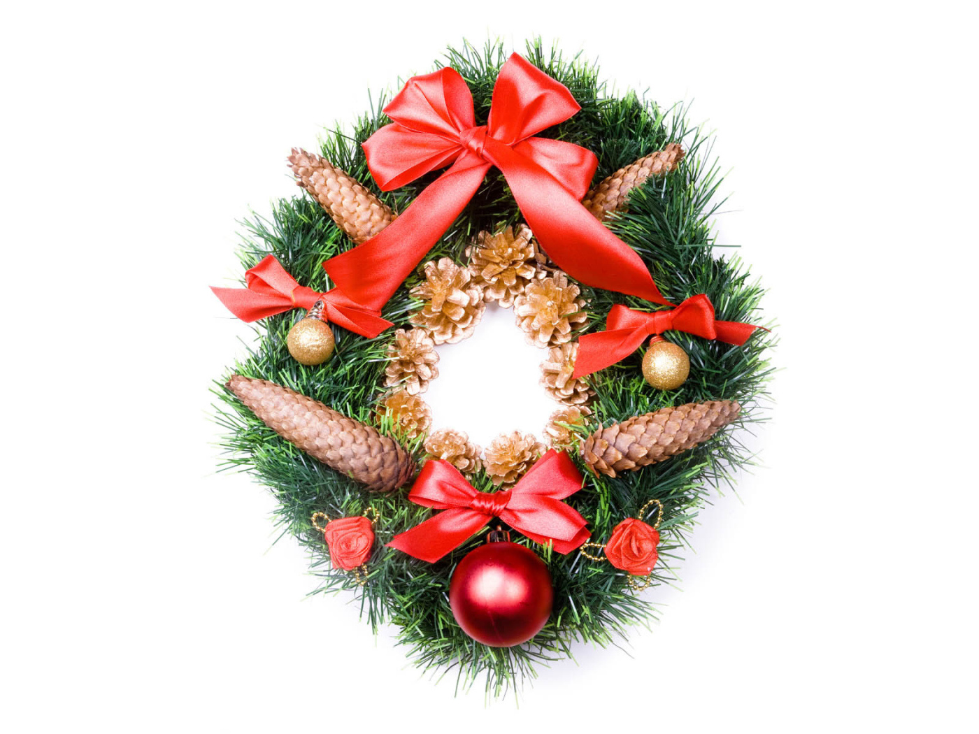 Венок с шишками на белом фоне на рождество