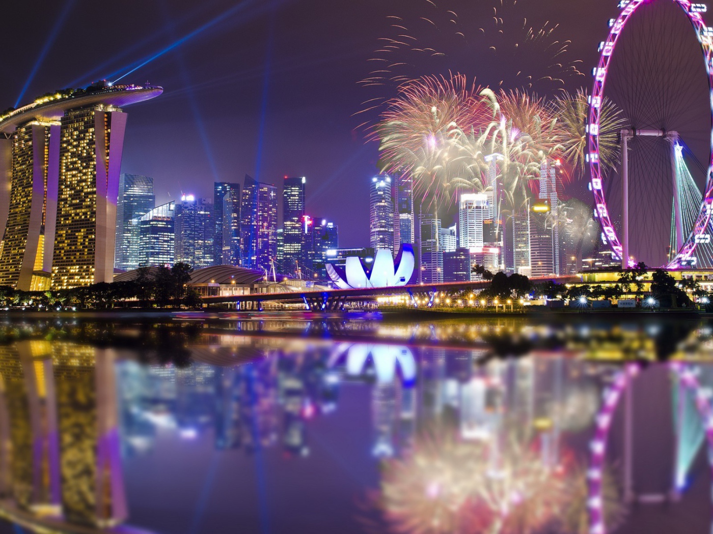 Праздничный город