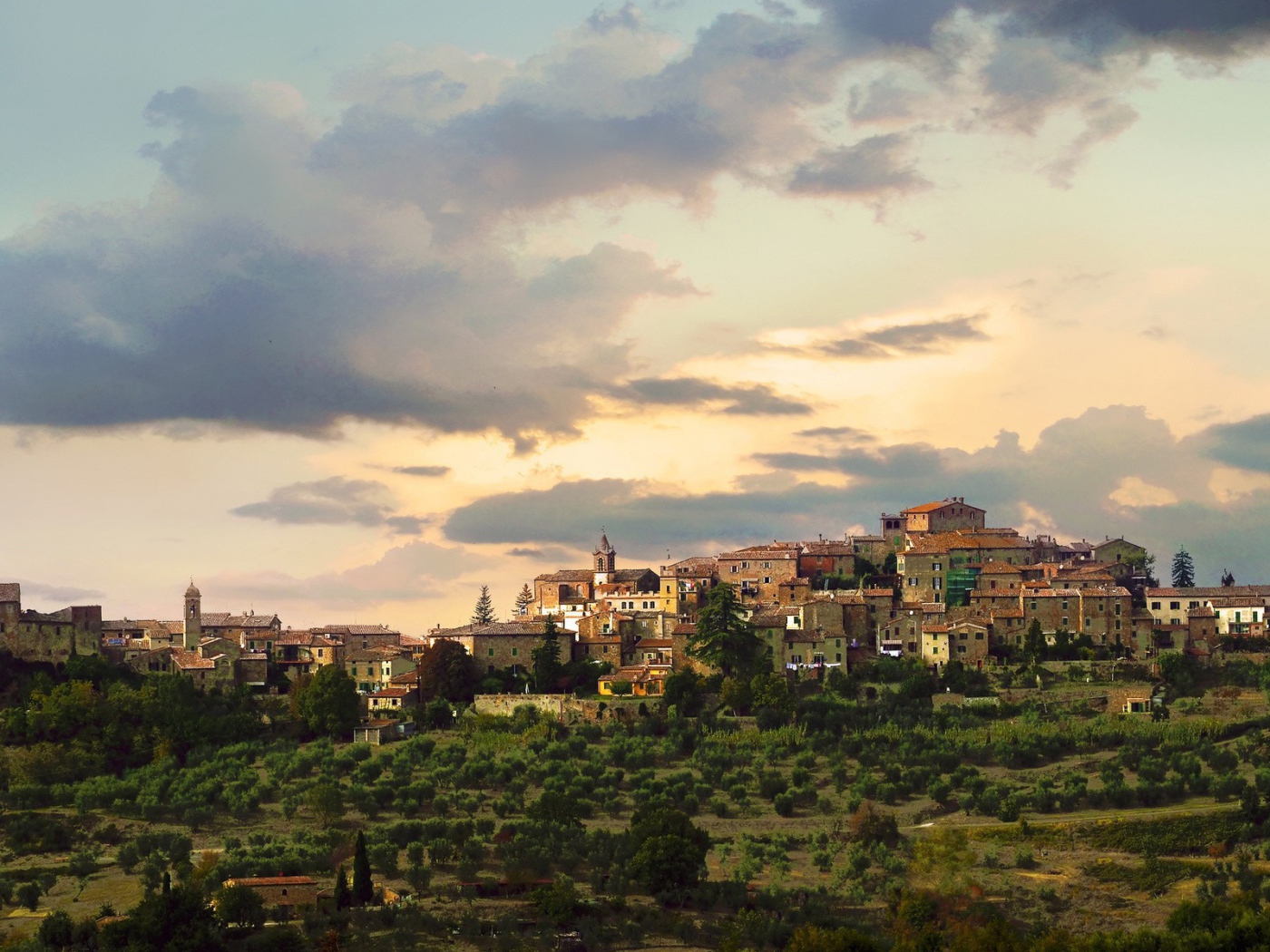 Старый город на холме