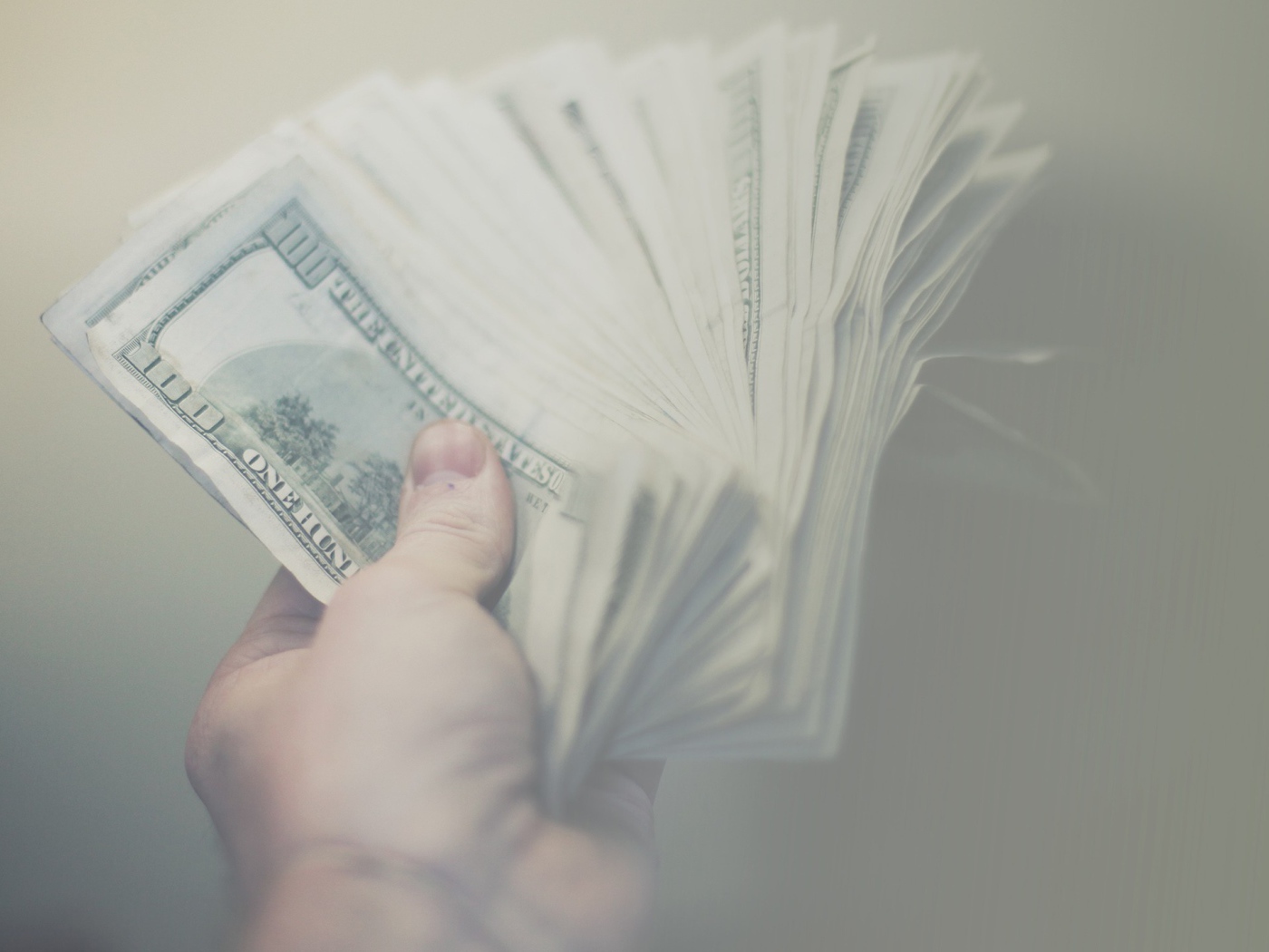 Деньги в руке
